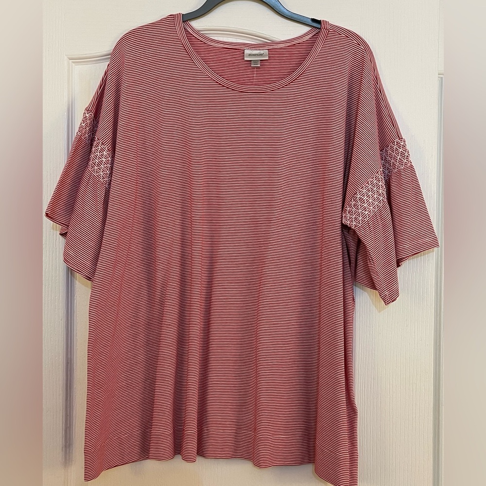 Red/white striped short sleeve shirt. Bell shaped sleeves. Crew neck.